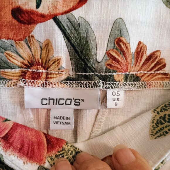 Chicos Capris, White Floral, Size .5 (6), Hi Rise - Picture 4 of 4